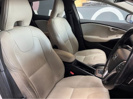 2016 Volvo V40 €14950 2016 VOLVO V40 AUTOMATIC 1.5 AUTOMATIC / REVERSE CAMERA / HEATED LEATHER €14,950