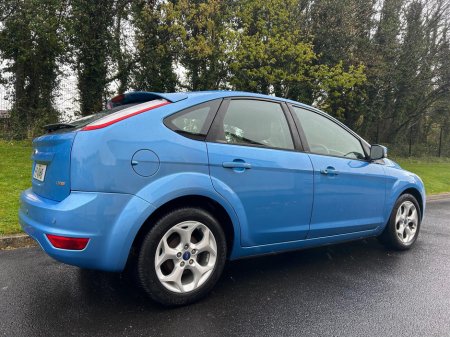 2011 Ford Focus - view 2