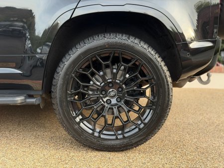 2025 Land Rover Defender - thumbnail 5