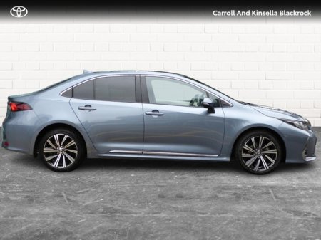 2022 Toyota Corolla Hybrid Luna Sport Saloon €27,950 thumbnail