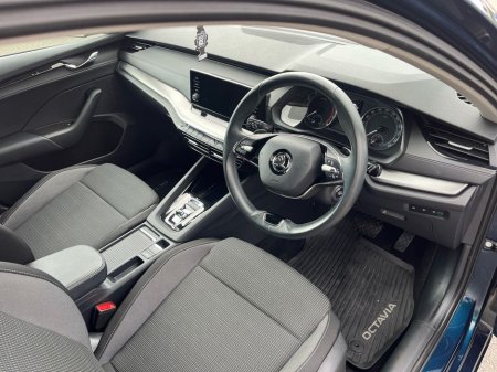 2023 Skoda Octavia COMBI AMBITION 1.0TSI 110HP DSG €26,995 thumbnail