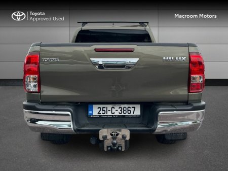 2025 Toyota Hilux - view 4