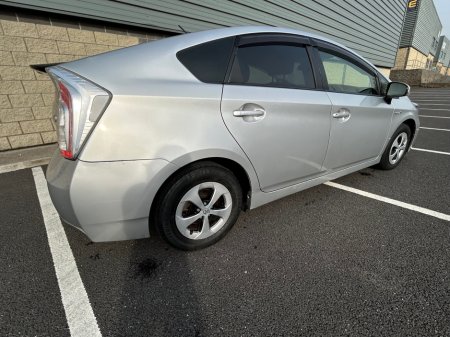 2016 Toyota Prius - thumbnail 6