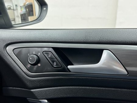 2019 Volkswagen Golf - thumbnail 30