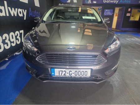 2017 Ford Focus - thumbnail 2