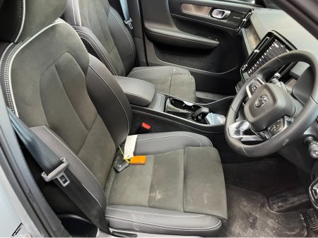 2023 Volvo XC40 - thumbnail 11