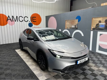 2025 Toyota Prius - thumbnail 1