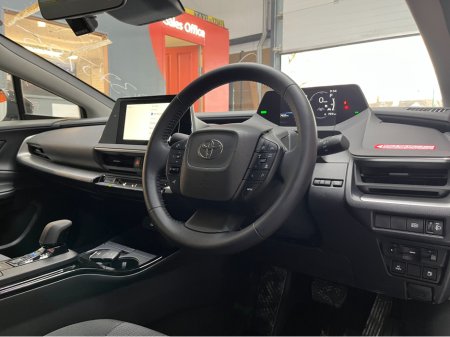 2025 Toyota Prius - thumbnail 9