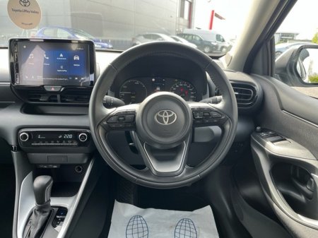 2025 Toyota Yaris - thumbnail 9