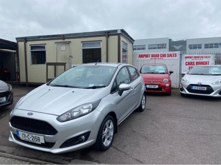 2017 Ford Fiesta - thumbnail 1