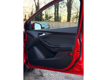 2014 Ford Focus - thumbnail 40