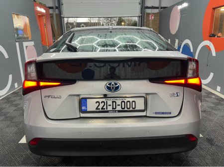 2022 Toyota Prius - thumbnail 3