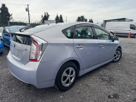 2013 Toyota Prius - thumbnail 3