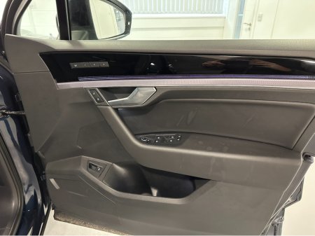 2023 Volkswagen Touareg V6 BLACK EDITION TDI VW/AUDI SPECIALISTS WWW.DENISDARCYCARS.IE €84,950 thumbnail