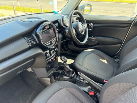 2015 MINI Cooper - view 2