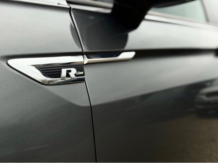 2019 Volkswagen Tiguan R-LINE 2.0 TDI MANUAL 6SPEED FWD 150HP 5DR €29,950 thumbnail