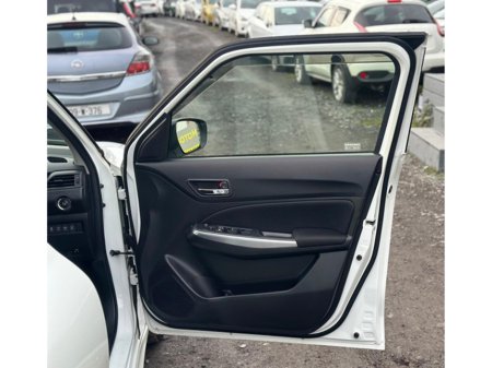 2018 Suzuki Swift - thumbnail 9