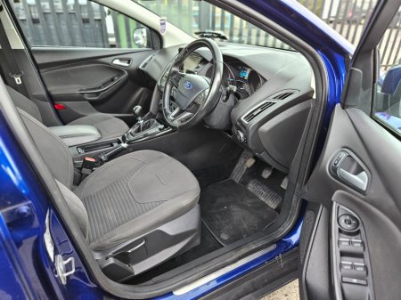 2016 Ford Focus - thumbnail 11