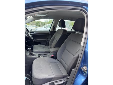 2013 Volkswagen Golf - view 3