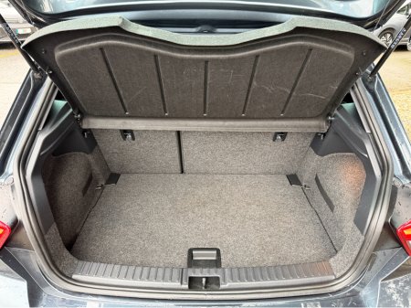 2023 SEAT Ibiza Folding Mirrors...Background Lighting €17,400 thumbnail