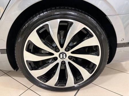 2025 Bentley Flying Spur 3.0 V6 E-HYBRID AZURE=AS NEW//HUGE SPEC=PAN ROOF//BALANCE OF BENTLEY WARRANTY=ONLY €150 ANNUAL ROAD TAX//TAILORED FINANCE PACKAGES AVAILABLE=TRADE INS €249,995 thumbnail