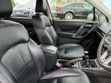 2016 Subaru Forester - thumbnail 5