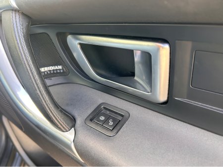 2017 Land Rover Discovery TD4 180 PS HSE BLACK EDITION 2.0 180PS 7SEATS AU €19,950 thumbnail