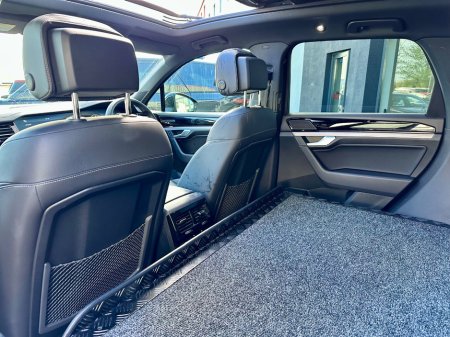 2023 Volkswagen Touareg - thumbnail 11