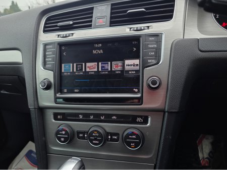 2017 Volkswagen Golf 1.2 TSI CARPLAY - ANDROID AUTO -  LANE ASSIST - PRIVACY GLASS  - REV CAMERA - LOW TAX BAND €15,950 thumbnail