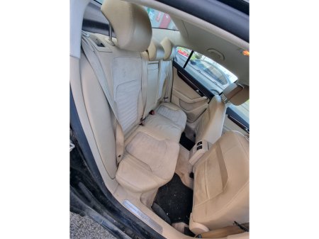 2011 Volkswagen Passat - thumbnail 15