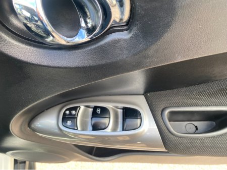 2016 Nissan Juke - thumbnail 14