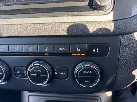 2015 Volkswagen Tiguan - view 2