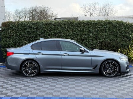 2019 BMW 5 Series 530e M-SPORT COMPETITION 2.0 HYBRID // HEADS-UP DISPLAY // 4 HEATED SEATS // 360 VISUAL PARKING ASSIST €29,900