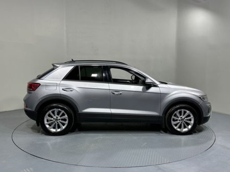 2025 Volkswagen T-Roc - thumbnail 8