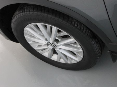 2019 Volkswagen T-Roc Design 1.6tdi M6f115hp 5DR €20,500 thumbnail