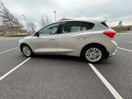 2021 Ford Focus - thumbnail 6