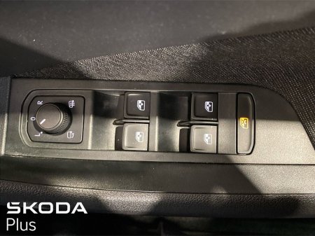 2023 Skoda Kamiq Style 1.0TSI 110bhp *Black Pack* €25,950 thumbnail