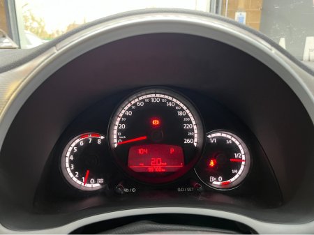 2016 Volkswagen Beetle - thumbnail 15