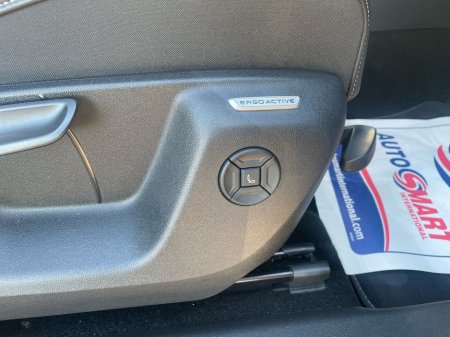 2025 Volkswagen Tiguan R-LINE 75 2.0TDI DSG 150HP €54,975 thumbnail