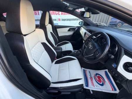 2016 Toyota Auris Hybrid €12,999 thumbnail