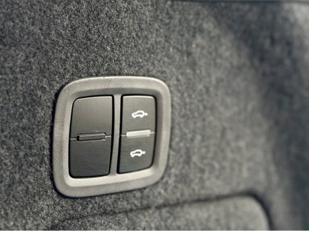 2024 Porsche Cayenne E-HYBRID 5DR AUTO €102,950 thumbnail