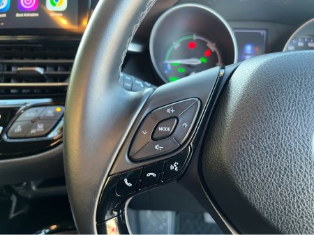 2019 Toyota C-HR SOL HYBRID AUTOMATIC 1.8 PETROL //HIGH SPEC//FULL LEATHER HEATED SEATS//KEYLESS ENTRY//REVERSE CAMERA// €20,950 thumbnail