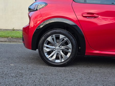 2021 Peugeot 208 - thumbnail 17