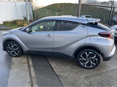2017 Toyota C-HR 1.8 HYBRID AUTO LOW KM HIGH SPEC €17,750 thumbnail