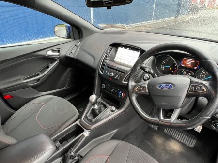 2017 Ford Focus - thumbnail 20