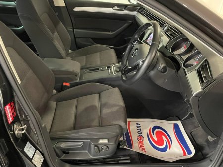 2019 Volkswagen Passat - thumbnail 11