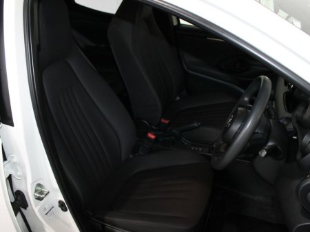 2020 Toyota Yaris 6aa-mxph10 €15,999 thumbnail