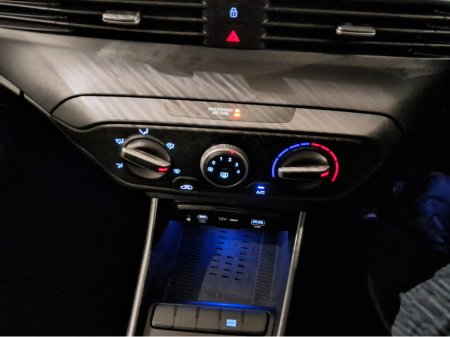 2024 Hyundai i20 PLUS AUTOMATIC ** ONLY 4k kms ** €25,950 thumbnail