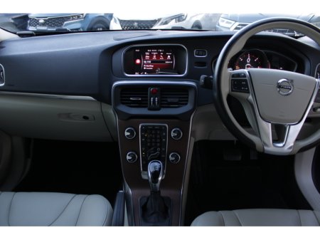 2019 Volvo V40 2.0D4 INSCRIPTION 5DR HATCHBACK AUTO HUGE SPEC  // 1 OWNER CAR // AS NEW CONDITION THROUGHOUT // BUY WITH CONFIDENCE AA AND SIMI APPROVED DEALER 2026 // FINANCE ARRANGED // €19,950 thumbnail