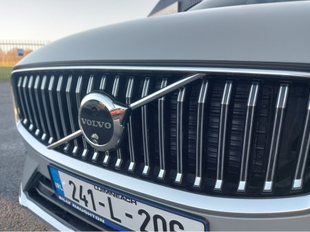 2024 Volvo XC60 T6 PHEV PLUS BRIGHT AWD 5 €59,950 thumbnail